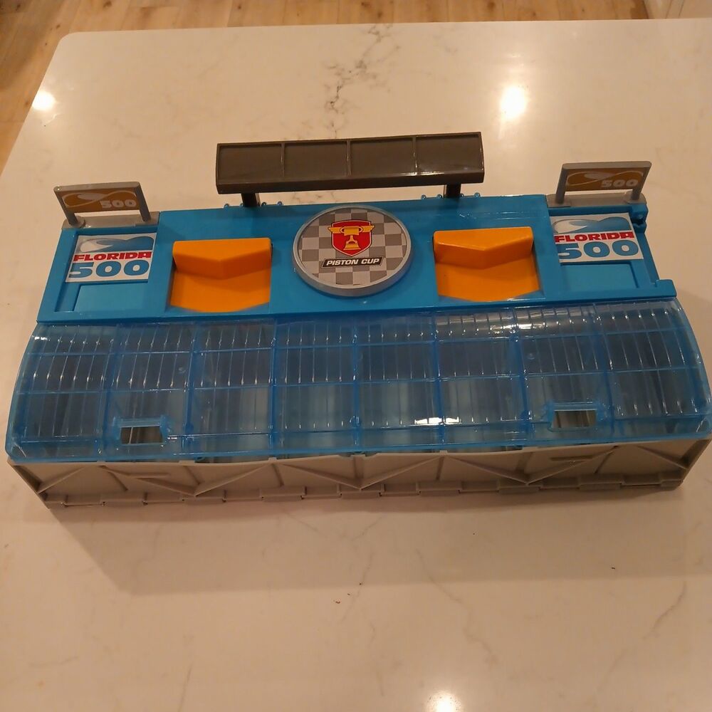 Disney Pixar Cars Florida 500 Piston Cup Carry Case Playset FLK12 2017 Mattel